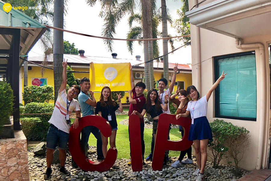 CIP 克拉克語言學校 門口團體照