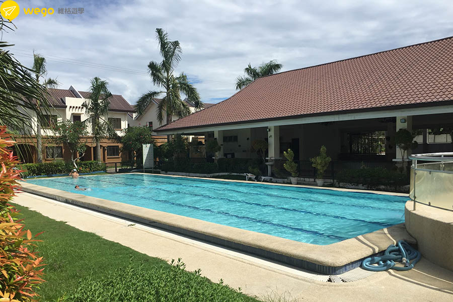 -宿霧日系語言學校Premier English-Wego維格遊學pei-介紹Premier-English-馬克坦島的校區-泳池