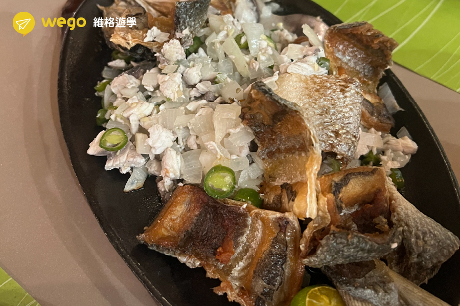 Sizzling pork sisig with egg