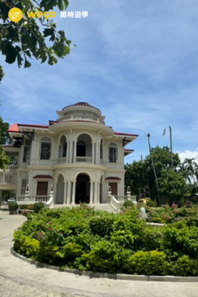 Molo Mansion and Souvenirs