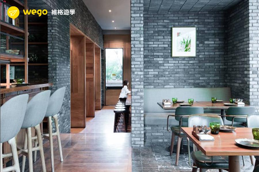 Pig and Palm Interior