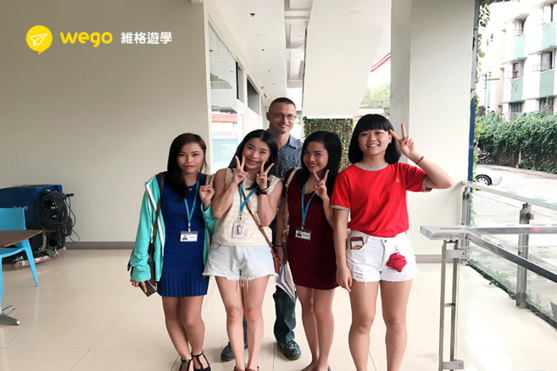 與外籍老師合照