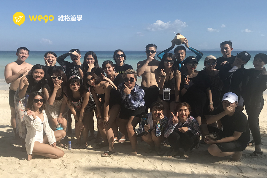 與同學跳島合照