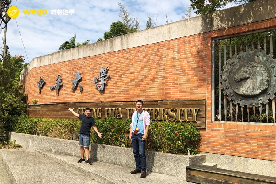 校園巡迴講座 – 中華大學-菲律賓遊學-校外合影 校園巡迴講座 - 中華大學-菲律賓遊學-校外合影