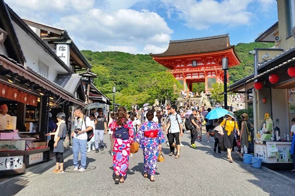 -各國學生遊學旺季-菲律賓遊學 日本